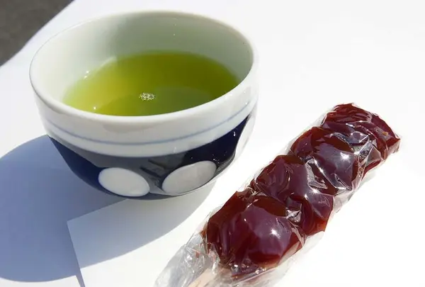 お茶のだんごの接待