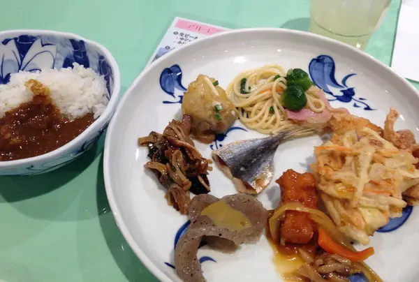色んなおかずを少しずつ