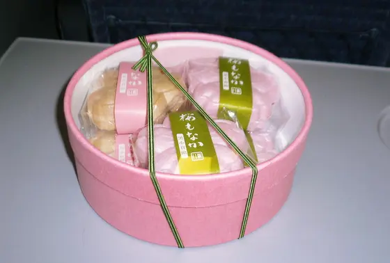 森八の”さくら最中”