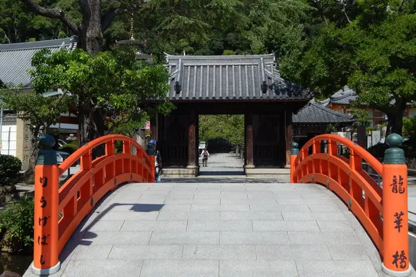 龍華橋と仁王門