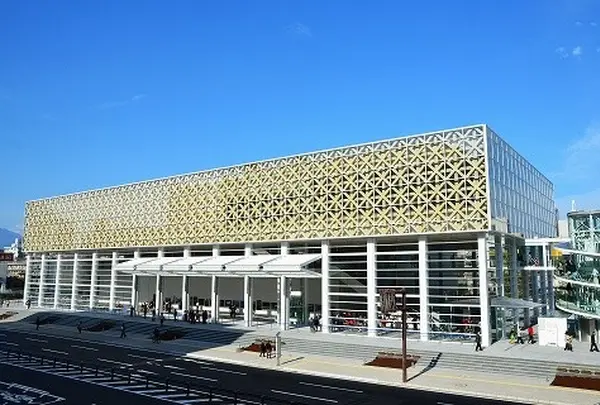 大分県立美術館 OPAM