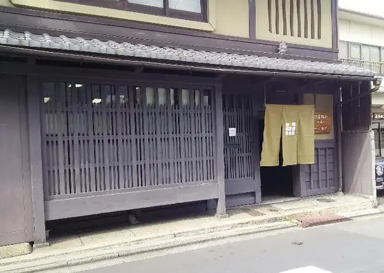 この辺りは西陣織りが盛んな地です