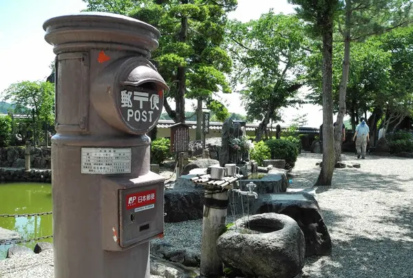 境内に謎の緑ポスト