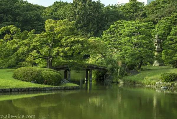六義園