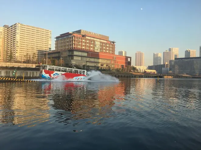 スカイダック（水陸両用バス）の様子