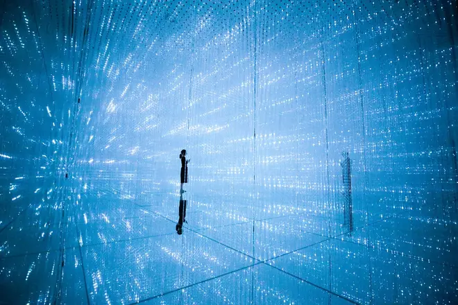 teamLab, 2018, Interactive Installation of Light Sculpture, LED, Endless, Sound: teamLab