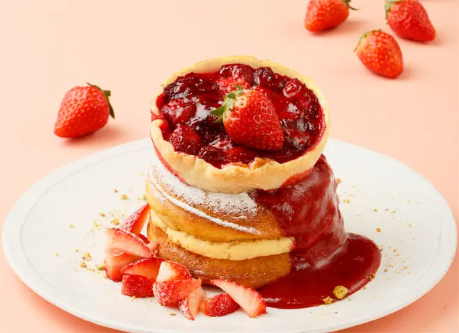 ストロベリーパイのパンケーキ　濃厚な苺ソース添え（本体価格1,700円）