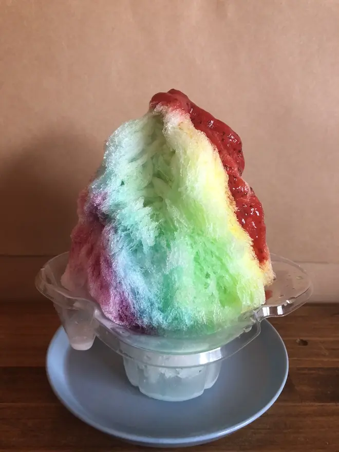 ベイクォーター限定「レインボーかき氷」￥600（期間限定出店「fuwari」／3F）