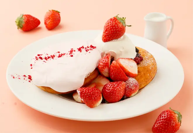 あまおうとふわっとストロベリームースのパンケーキ（本体価格1,900円）