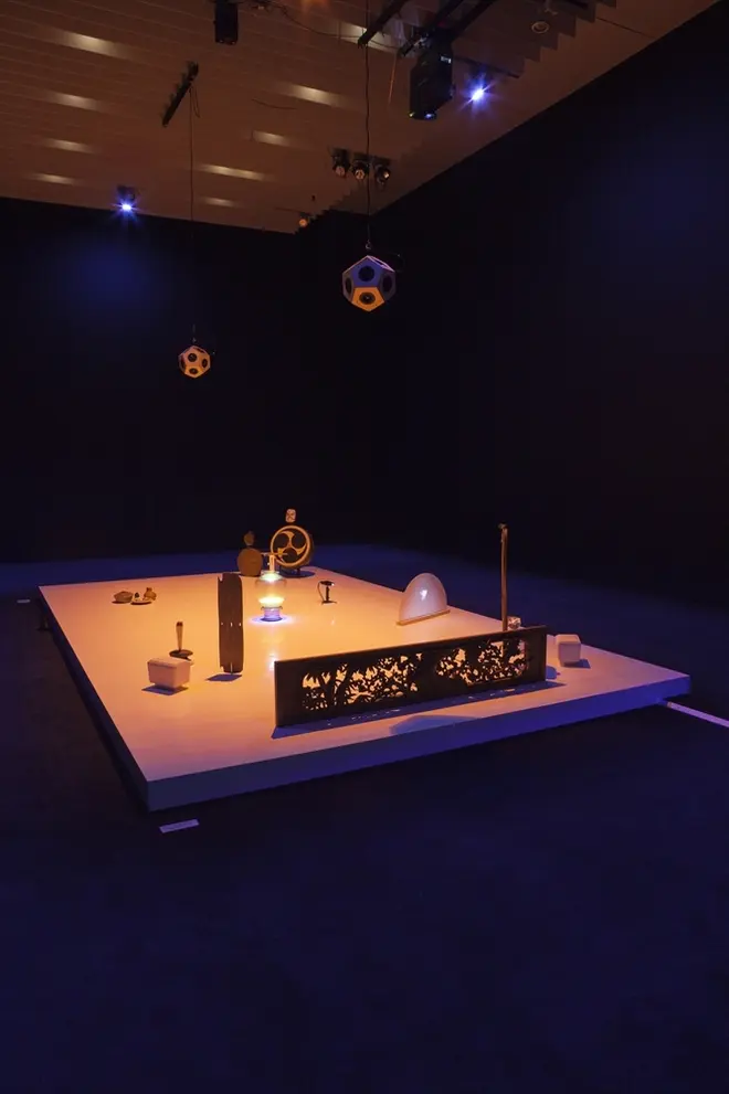山城大督《トーキング・ライツ》（展示風景：「六本木クロッシング2016展：僕の身体、あなたの声」森美術館　201６　撮影：永禮 賢　写真提供：森美術館）