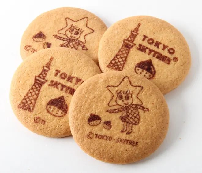 「＜泉屋＞ソラカラちゃん丸缶クッキー（マロン）」 ¥800©TOKYO-SKYTREETOWN 