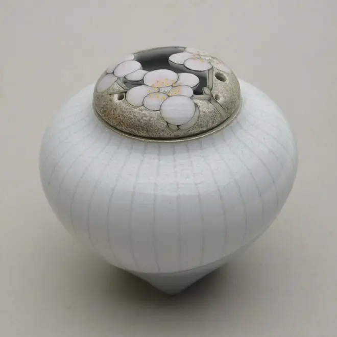 南 絢子「香炉 雪衾」　サイズ：径9.3×高さ8.5cm