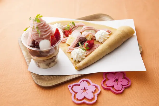 桜とほうじ茶プリンのモンブランクレープ（右）桜とほうじ茶プリンのモンブランパフェ（左）￥各550