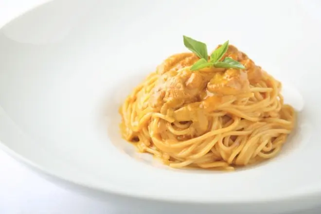 たっぷり生ウニとクリームソースのスパゲティ