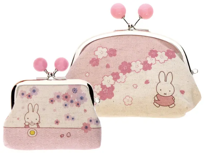 ©️Mercis bv 親子がま口（左）2,900円（税別）内側に小さながま口付きの、小銭と紙幣が分けられる便利な親子がま口です。 3.5寸くしUカンがま口（右）1,700円（税別）丸いフォルムがかわいい、使いやすいサイズのがま口です。普段使いにピッタリです。