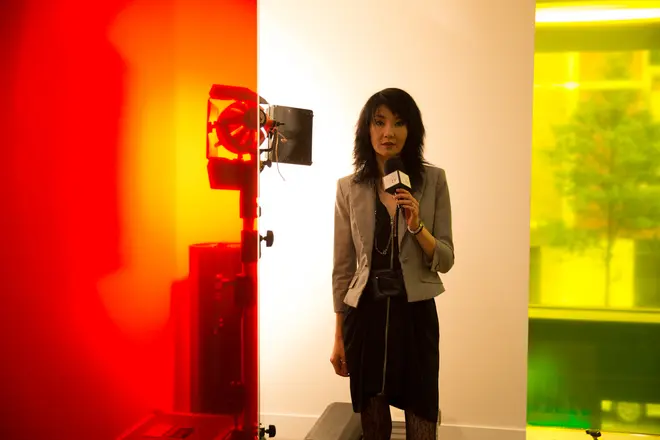 アイザック・ジュリアン 《プレイタイム》 2013年 3チャンネル・HDビデオ・インスタレーション、5.1サラウンドサウンド 64分12秒 Courtesy: Victoria Miro, London