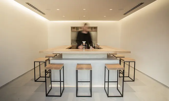 東京茶寮カウンター。当日はこのカウンター全面に植物が展示されます。