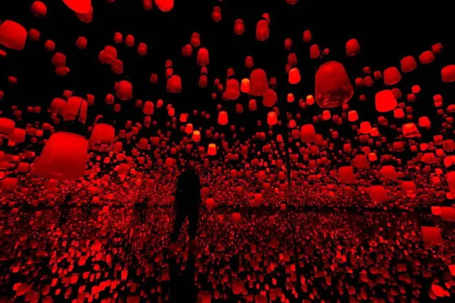 呼応するランプの森 - ワンストローク、Flame / Forest of Resonating Lamps - One Stroke, Flame teamLab, 2016, Interactive Installation, Murano Glass, LED, Endless, Sound: Hideaki Takahash