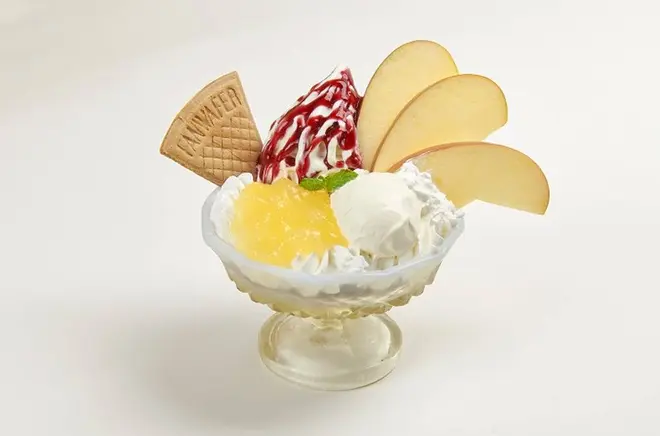 青森県産りんごとマスカルポーネの サンデー（ダッキーダックオンザビーチ）