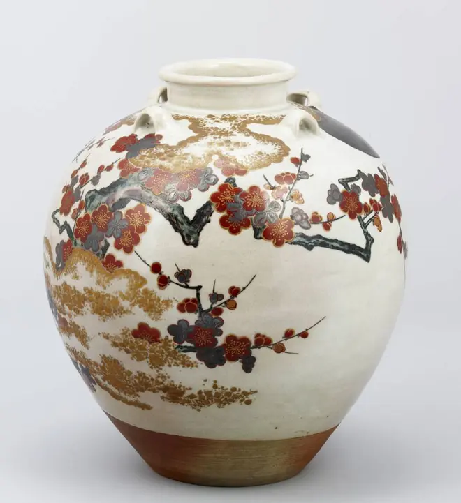 「重要文化財　色絵月梅図茶壺」仁清　江戸時代・17世紀