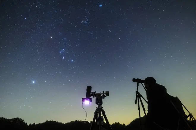 天体望遠鏡を使った星空観察
