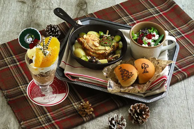 ベイクドアーモンドバジルチキンのクリスマスプレート　￥2300（税抜）