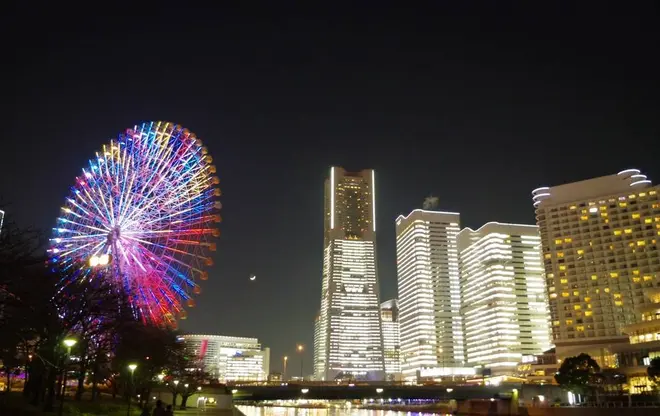 カップヌードルミュージアムパークから見たタワーズミライト 昨年の様子