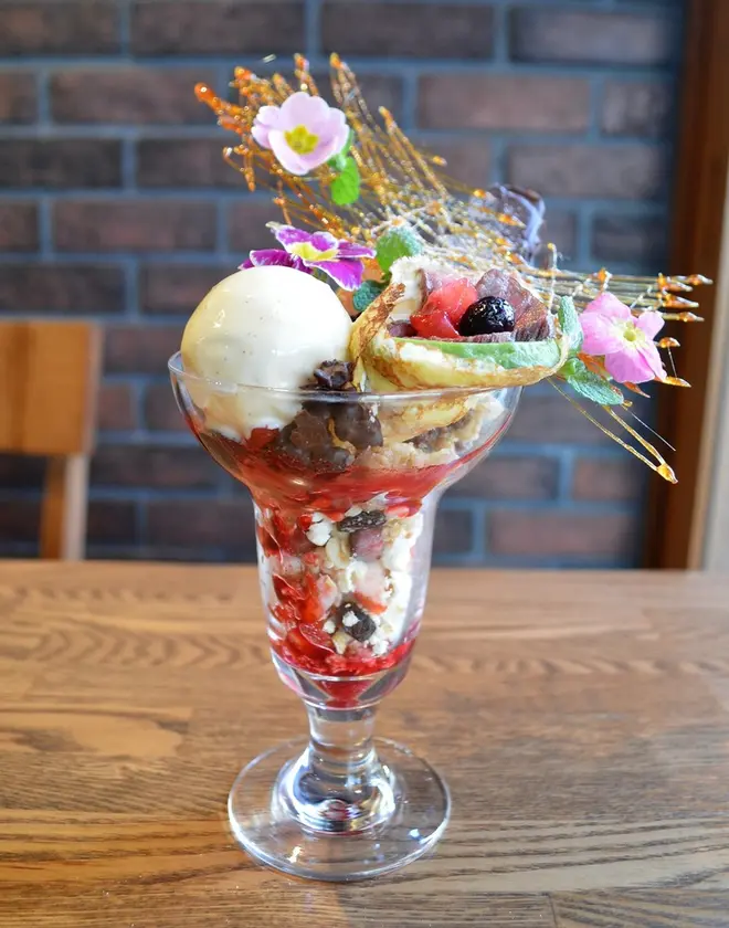 「フラワー肉パフェ2018」950円（税抜）