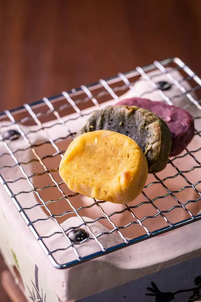 【手焼き七輪かんころ餅】昔ながらの「手焼き」で五島の郷土菓子「かんころ餅」を楽しめる