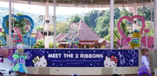 パレードには双子の妹ミミィをはじめ、サンリオの人気キャラクターたちも登場します！
