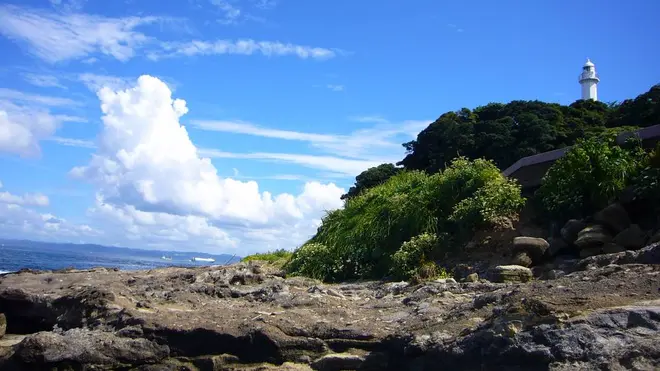 海岸園地から望む日本初の洋式灯台