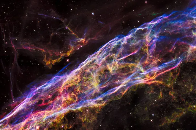 網状星雲　NASA, ESA, and the Hubble Heritage Team (STScI／AURA)