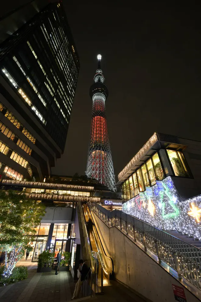 クリスマス限定ライティングとソラミ坂©TOKYO-SKYTREETOWN