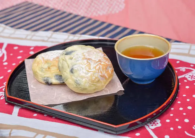 伏見吟醸酒粕ぱん（丹波黒豆）梅鶯堂（大阪府）