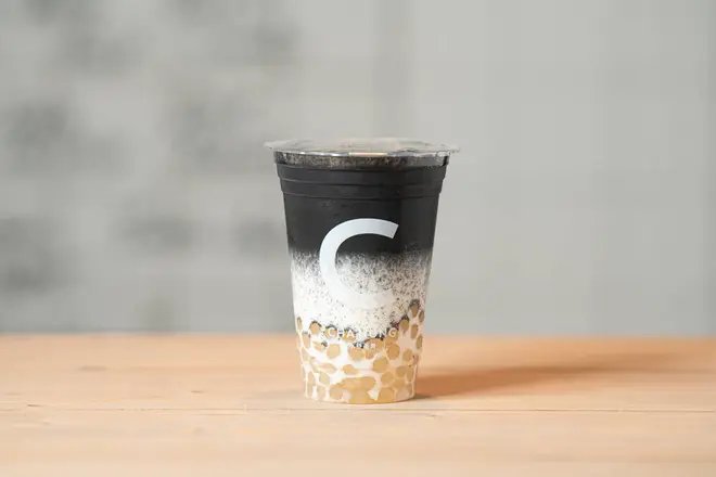 黒ゴマチャコールラテ with 白タピオカ