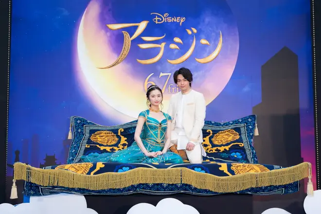 日本版ボイスキャストの中村倫也さん、木下晴香さん (c) 2019 Disney