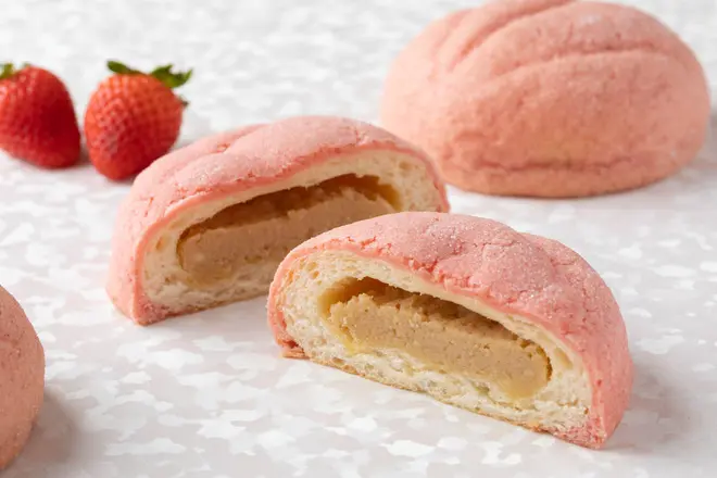 いちごメロンパン