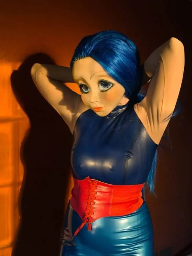 Laurie Simmons , Blue HairRed BeltBlue DressOrange Room Courtesy of the artist and Salon 94, New York