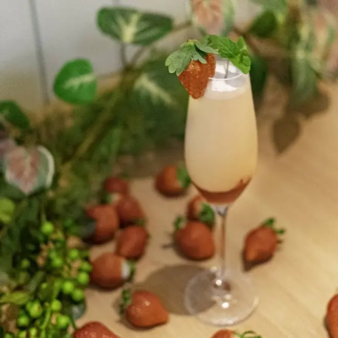 まるでプリンのようなまろやかいちごカクテル