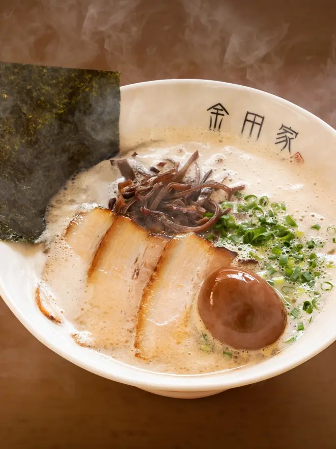 ＜金田家＞（福岡）黒豚らーめん煮玉子入り