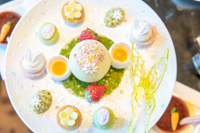 蝶が舞うギャラリーアフタヌーンティー Easter スイーツプレート