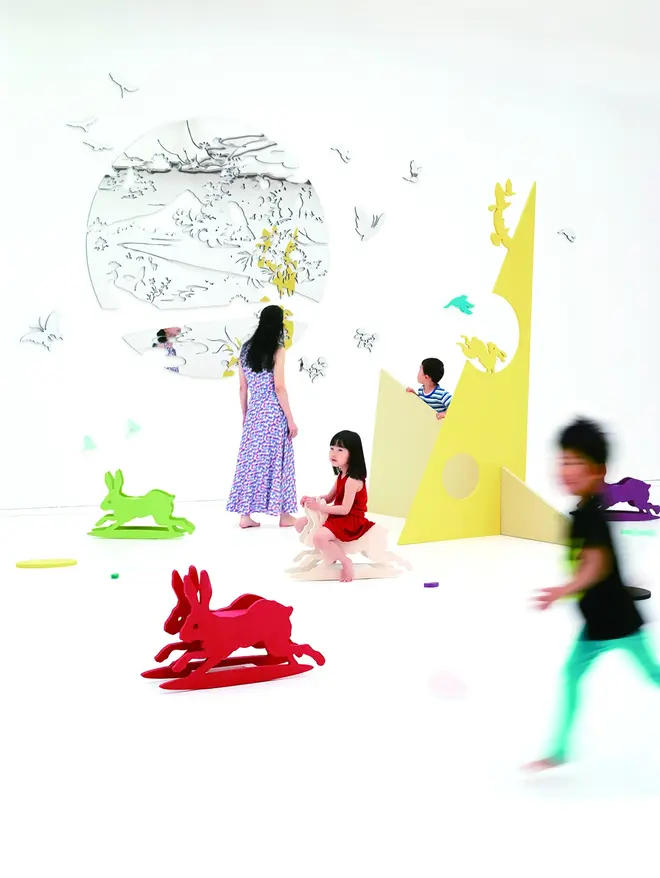 船井美佐「楽園／境界」2014 鏡、顔料、木 東京都現代美術館 撮影 木奥恵三