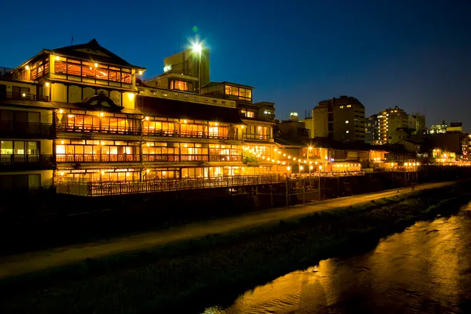 創業150年を迎えた元老舗料亭旅館が舞台