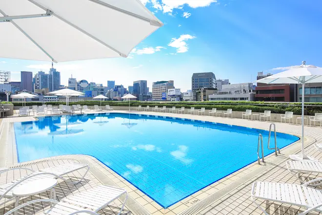 夏季限定 心地良い風が吹き抜けるリゾート感のある屋外ガーデンプール
