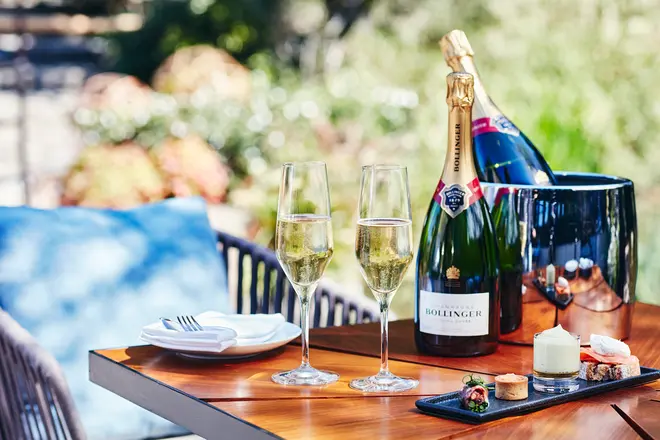 映画「007」にたびたび登場し、ジェームズ・ボンドが愛するシャンパーニュ「ボランジェ」