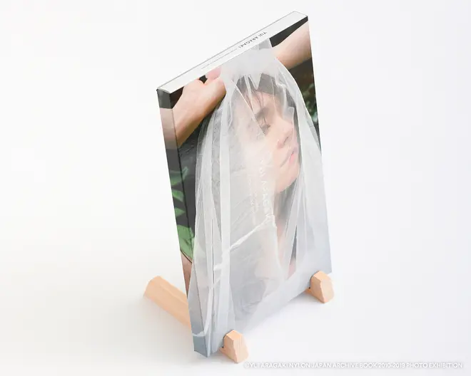 YUI ARAGAKI ARCHIVE BOOKスタンド（ポーチ付）