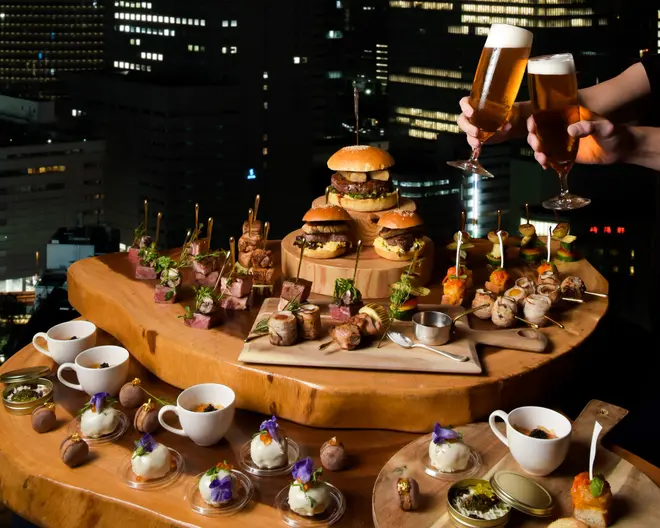 最上階からの夜景とともに贅沢お料理を イメージ