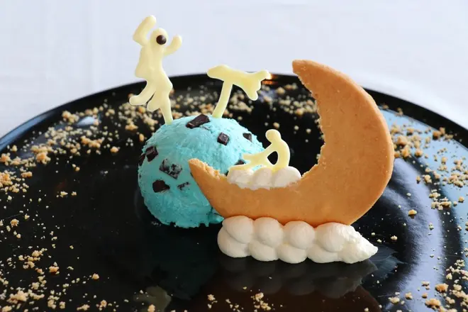 【地球は甘かった】クッキーの三日月と宇宙アイス