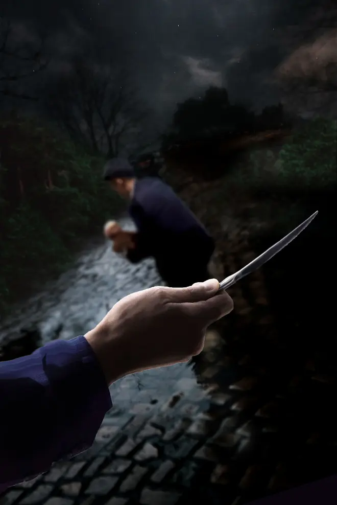 刃物を持った男が殺気をまとい、主人公に近づく（ストーリーイメージ）