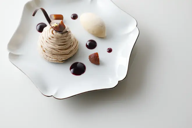 洋梨とヴァローナチョコレートのムース プラリネアイスクリーム